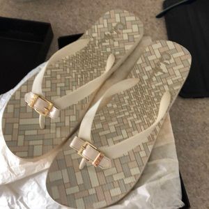 FLIP-FLOPS SANDALS BY COLE HAAN